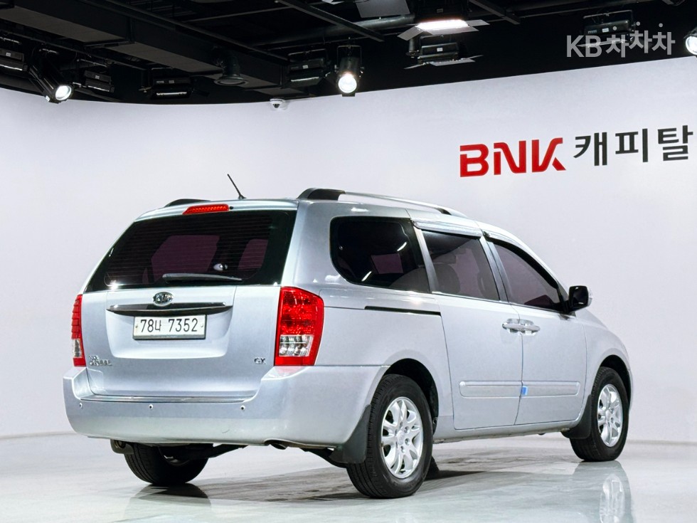 2011 - kia carnival