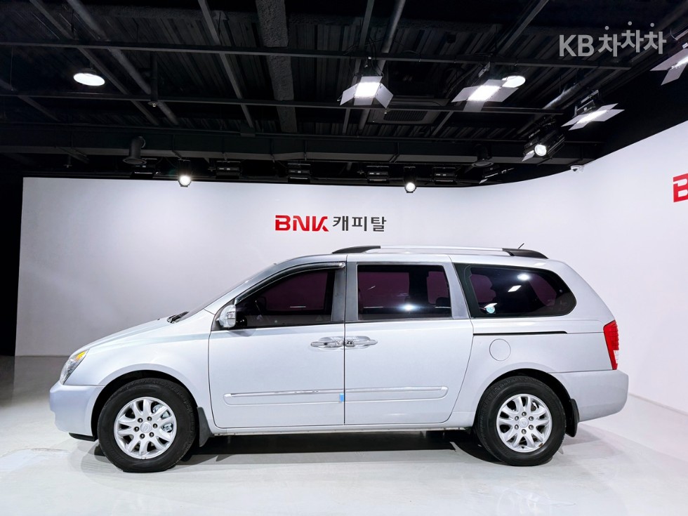 2011 - kia carnival