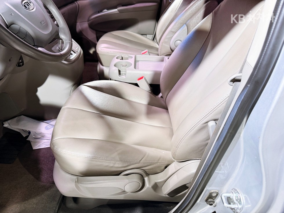 2011 - kia carnival