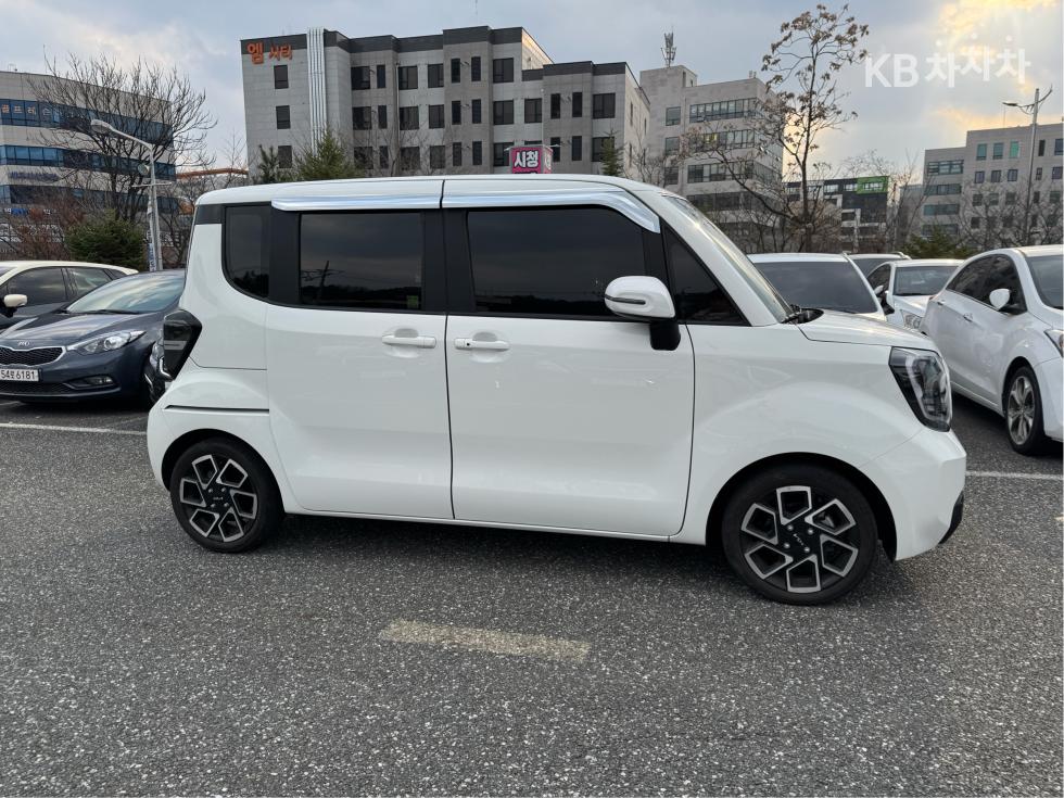 2023 - kia kia