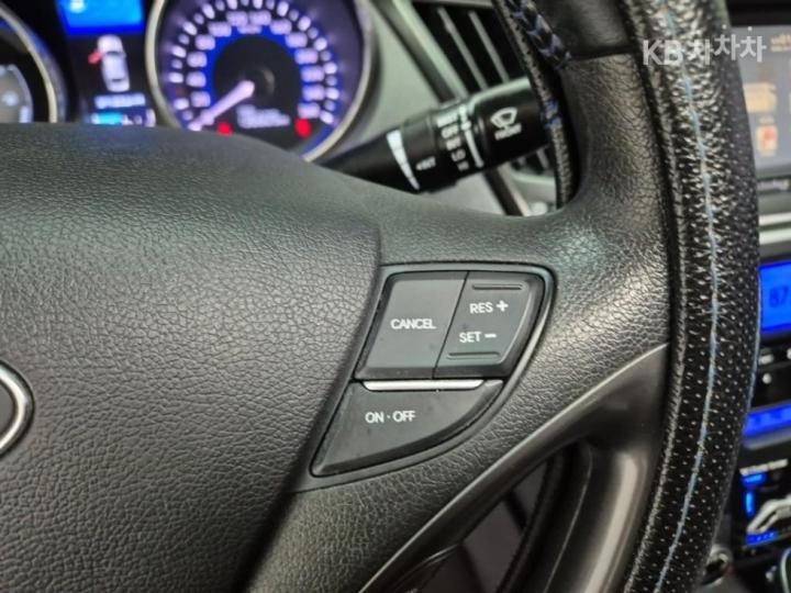 Hyundai Sonata Hybrid 2.0 Premier 8