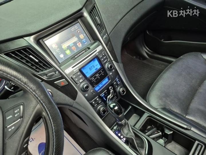 Hyundai Sonata Hybrid 2.0 Premier 10