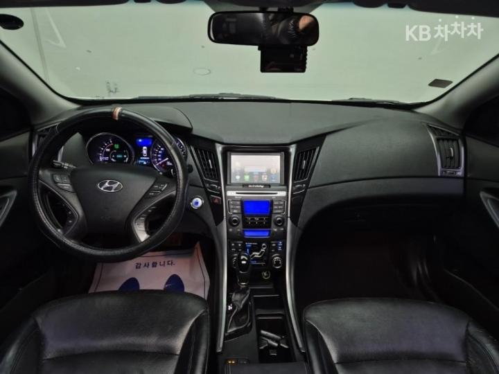 Hyundai Sonata Hybrid 2.0 Premier 9