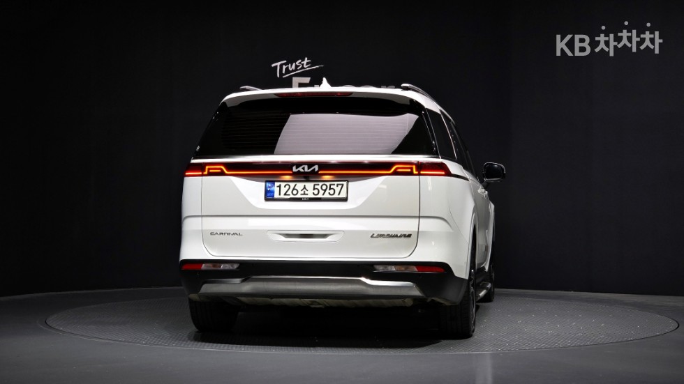 2022 - kia carnival