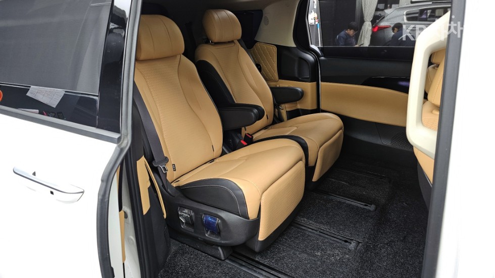 2022 - kia carnival