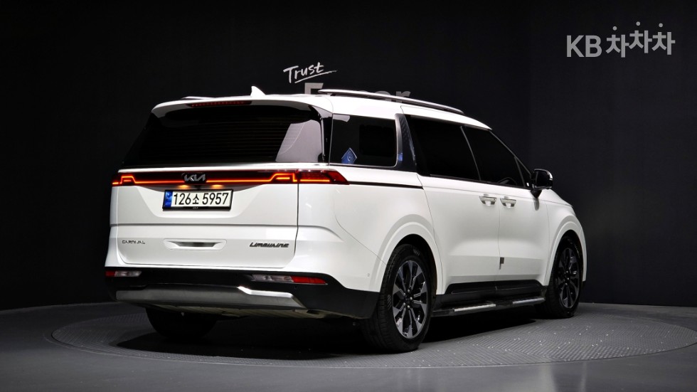 2022 - kia carnival