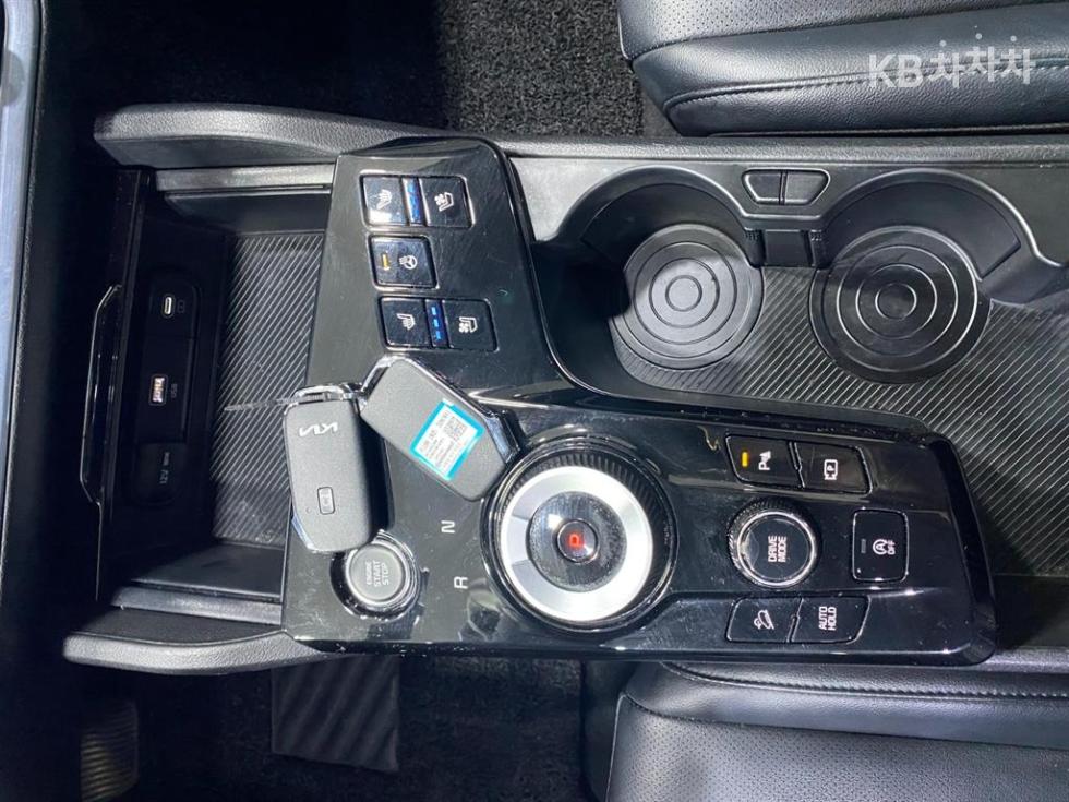 2022 - kia sportage