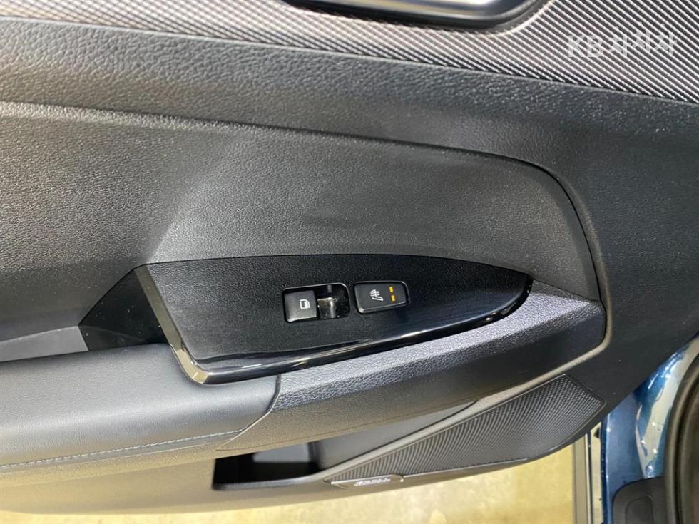2022 - kia sportage