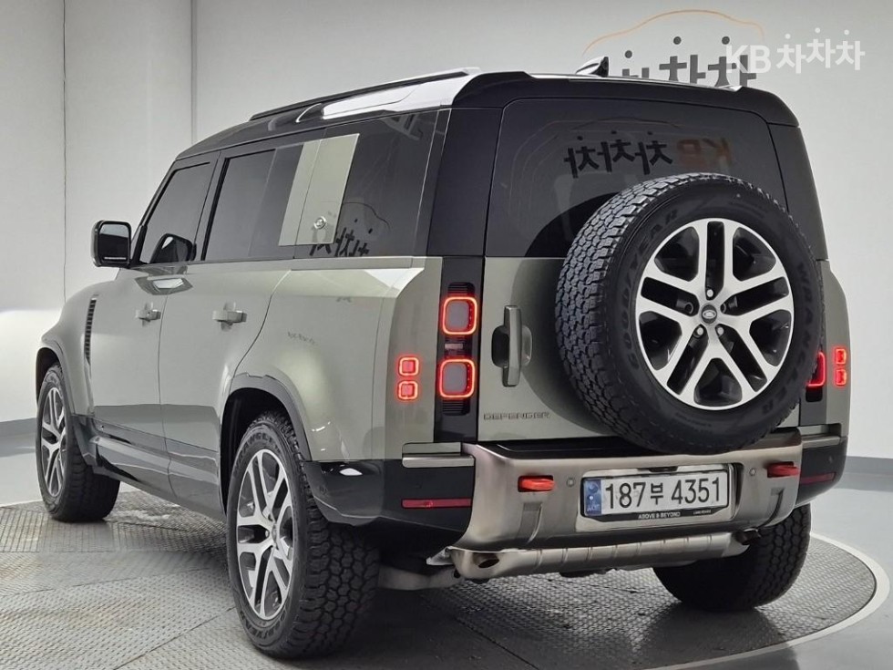 Land Rover Defender — miniaturë 2