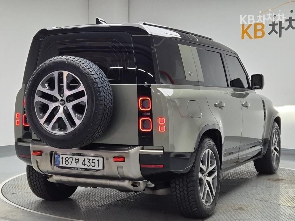 Land Rover Defender — miniaturë 3