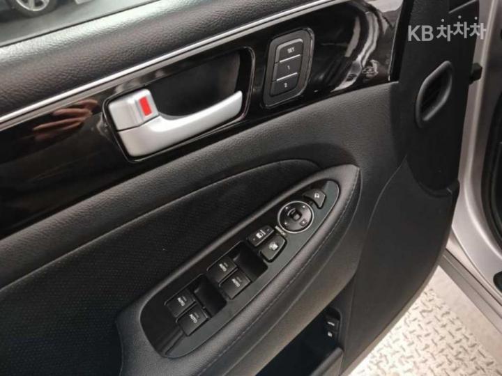 Hyundai Genesis BH330 LUXURY Base Type 10