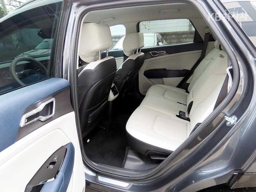 2023 - kia sportage