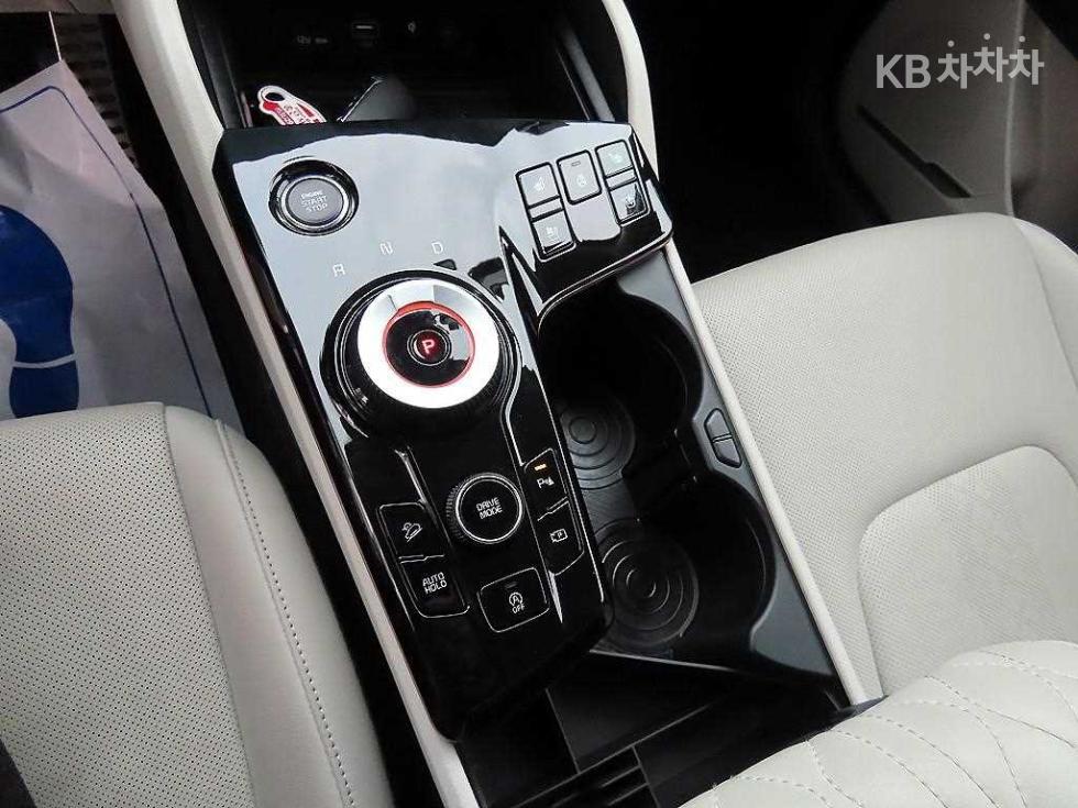 2023 - kia sportage