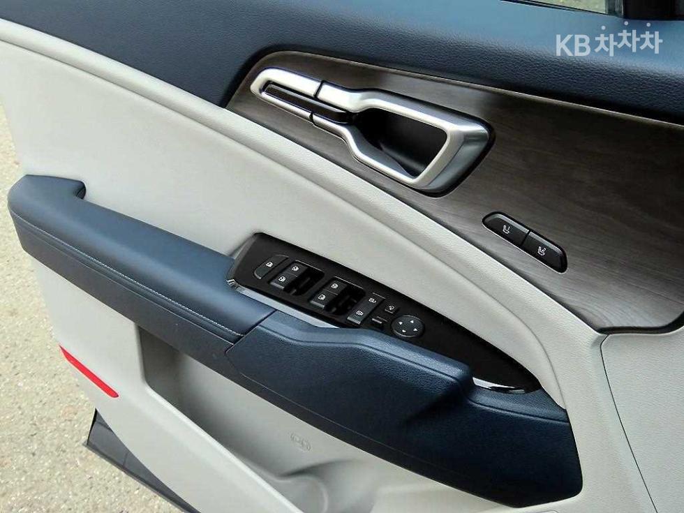 2023 - kia sportage