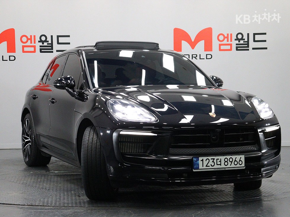 2023 - porsche macan