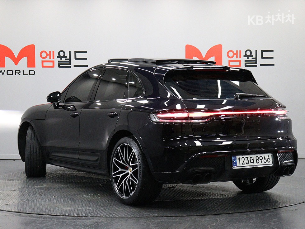 2023 - porsche macan
