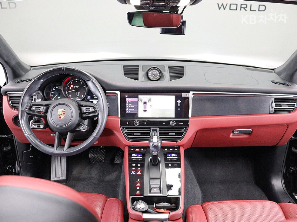 2023 - porsche macan