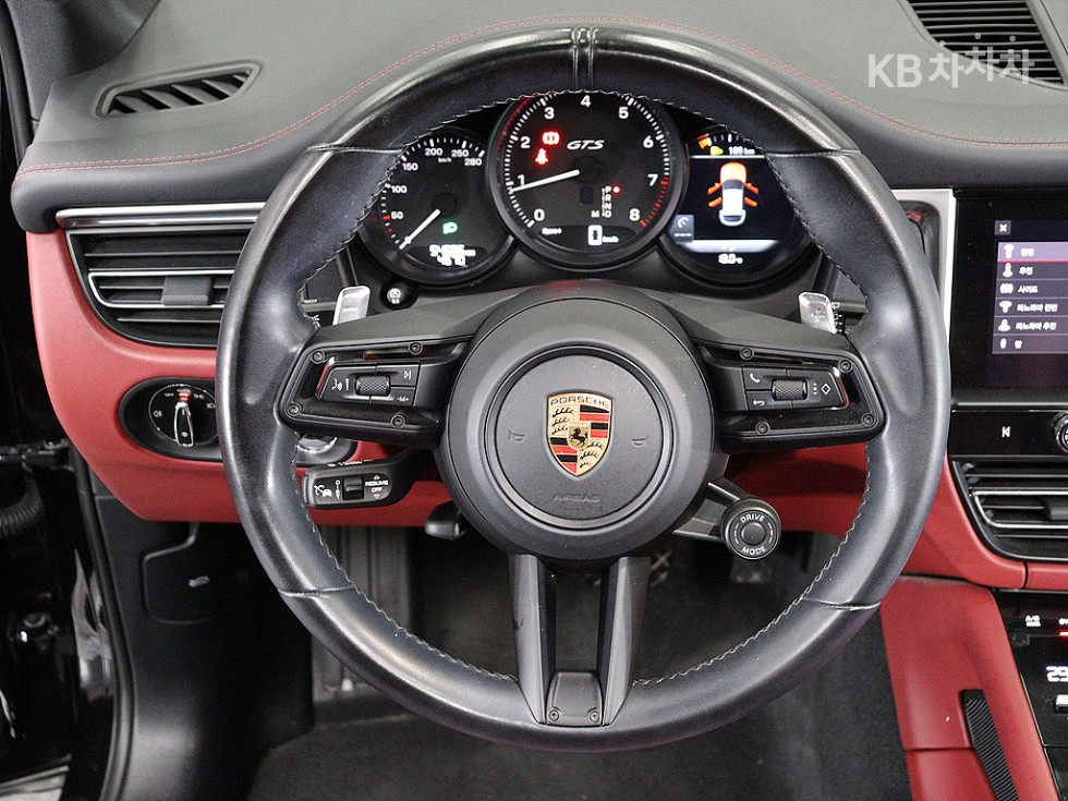 2023 - porsche macan