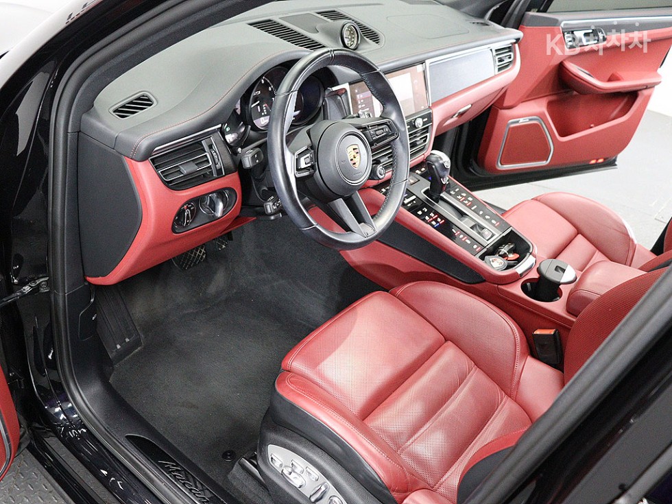 2023 - porsche macan