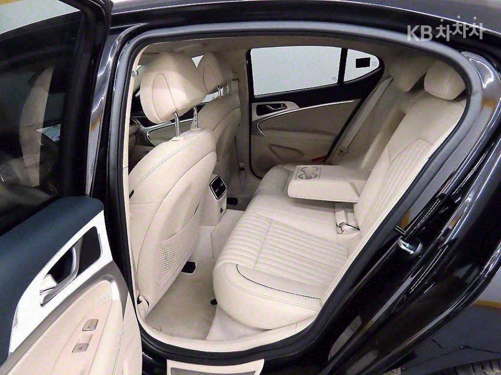 2024 Genesis G70 photo