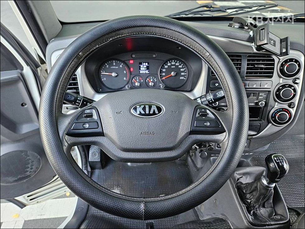 2018 - kia bongo iii