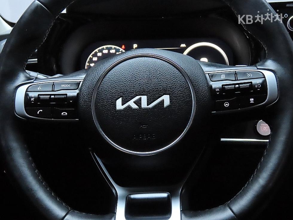 2022 - kia k5