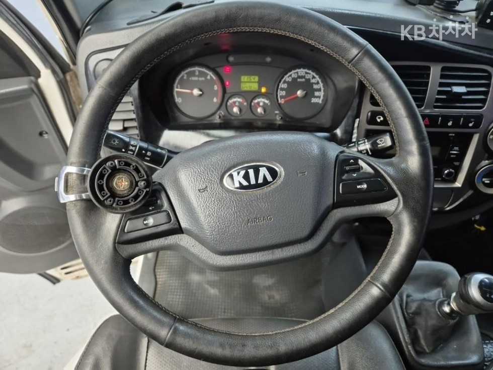 2013 - kia bongo iii