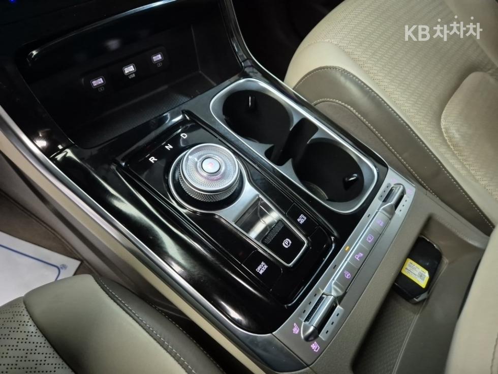 2023 - kia carnival