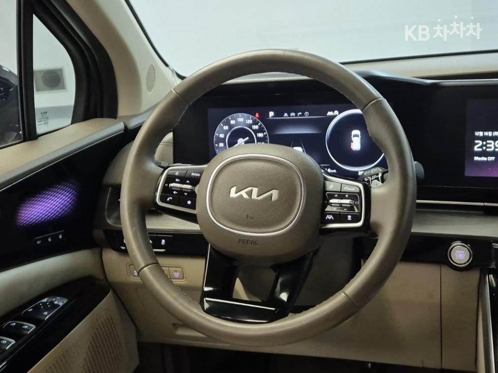 2023 - kia carnival