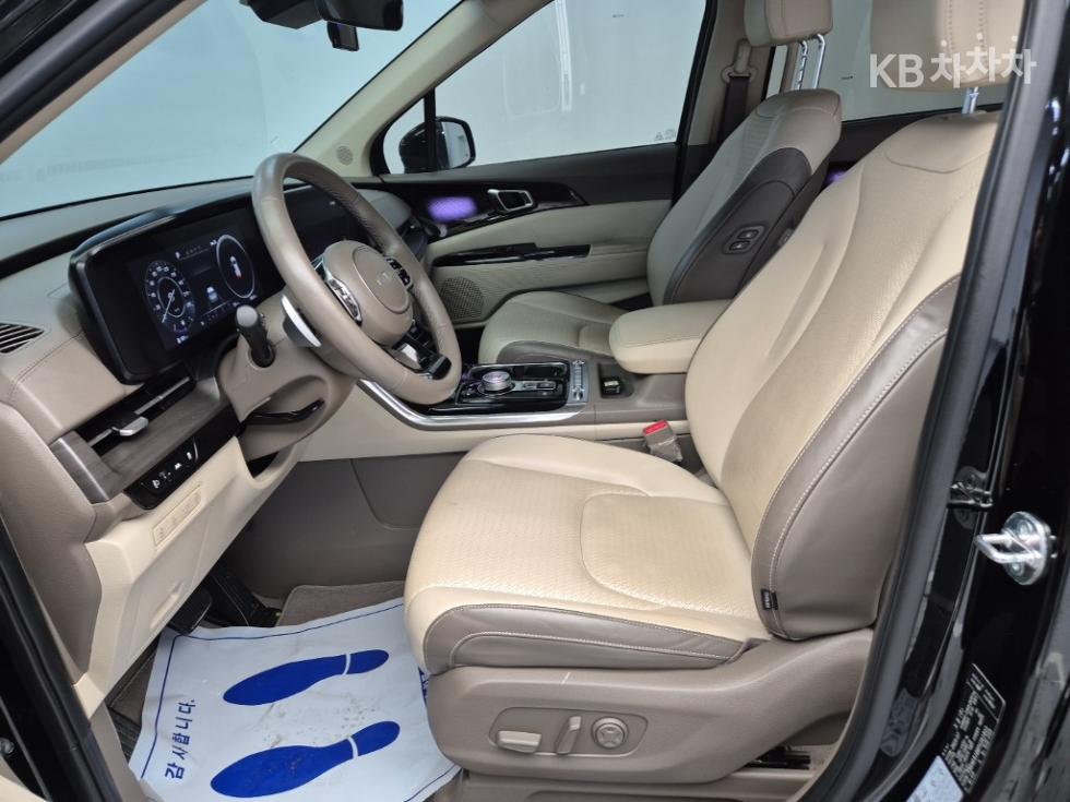 2023 - kia carnival