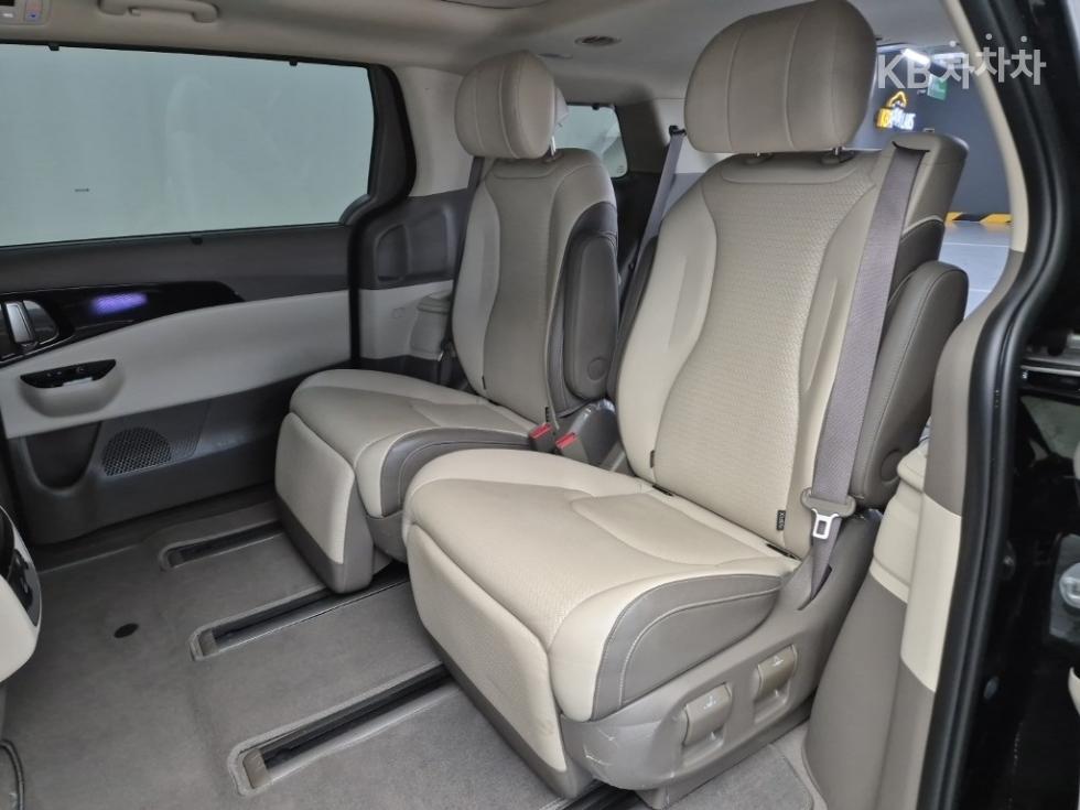 2023 - kia carnival