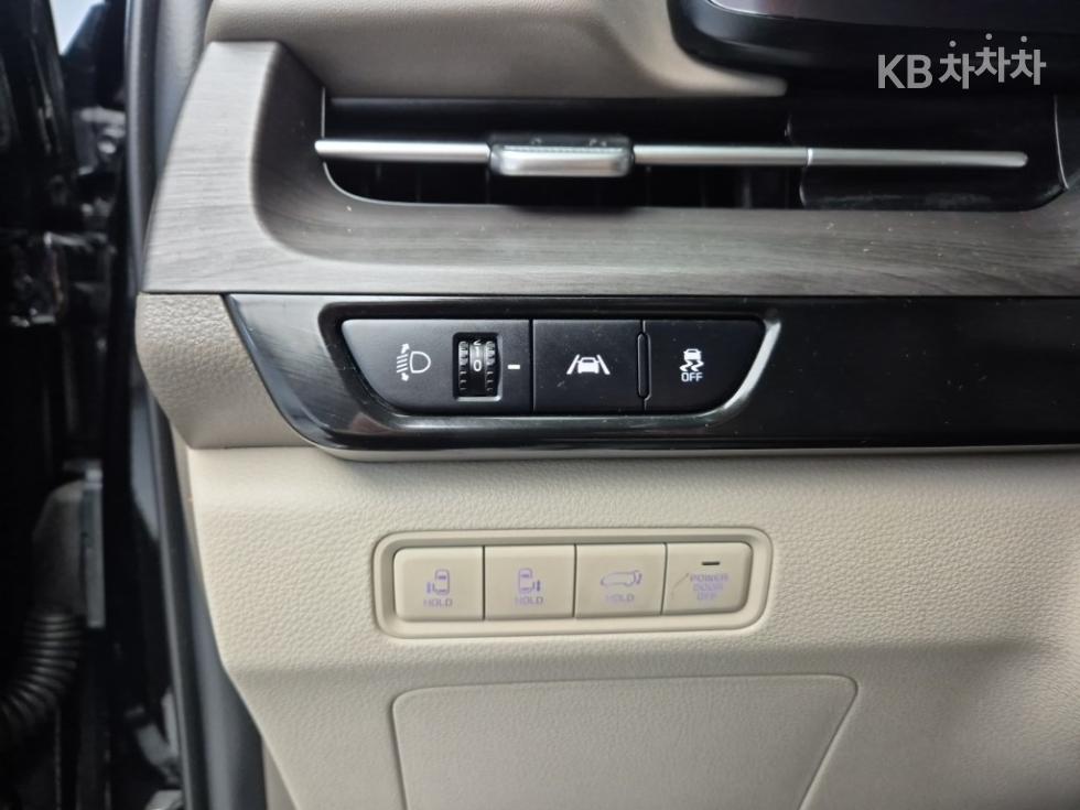 2023 - kia carnival
