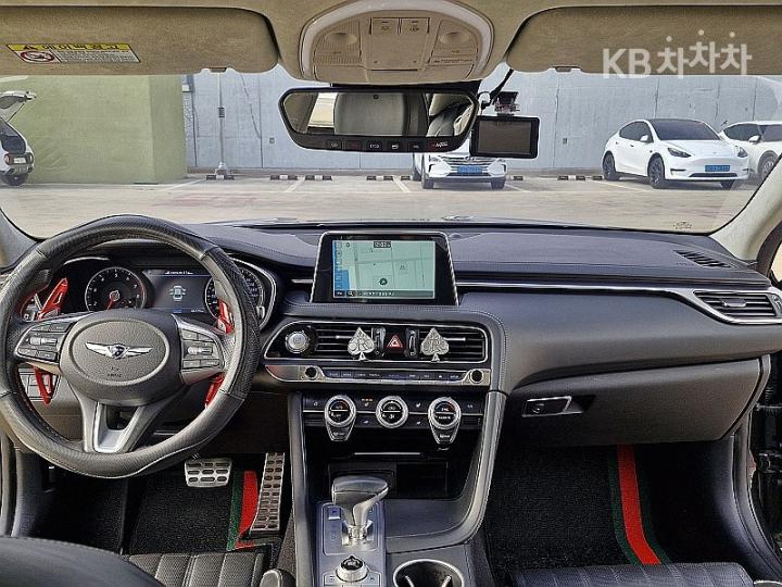 Genesis G70 2.0T Supreme 8