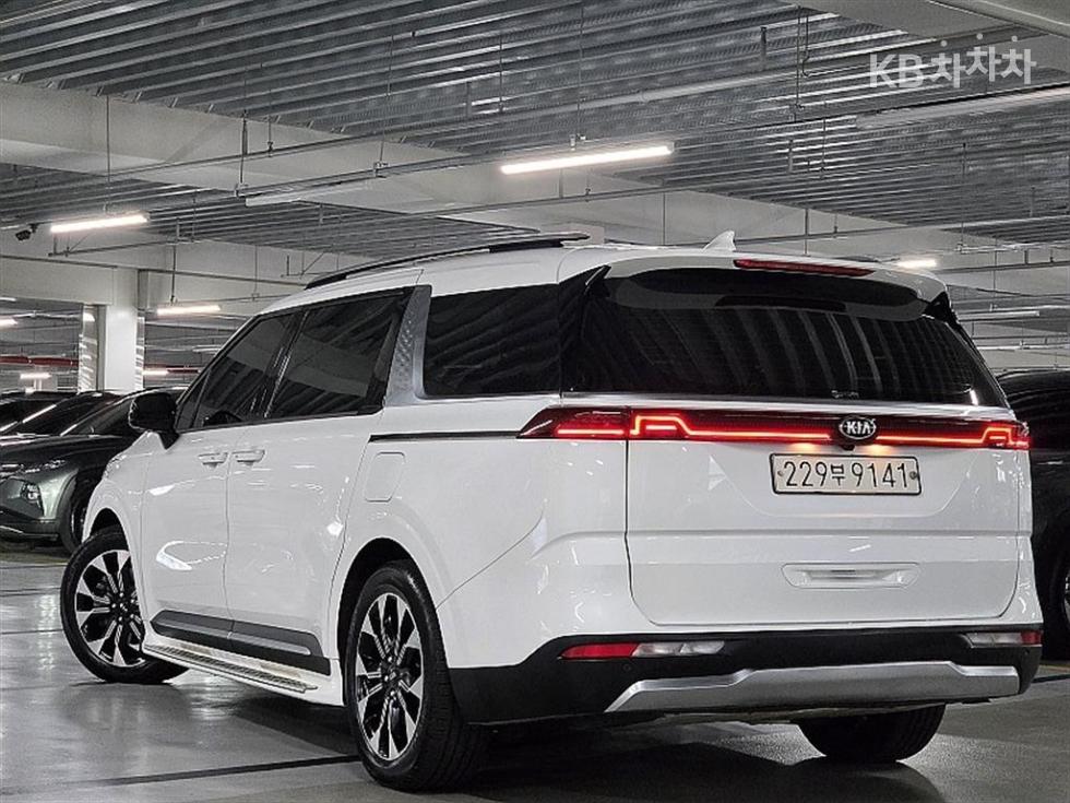 2021 - kia carnival
