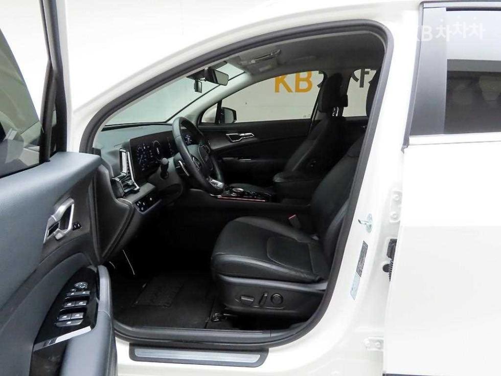2023 - kia sportage