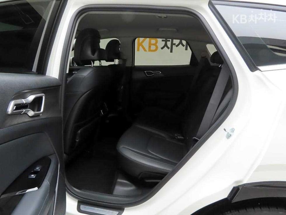 2023 - kia sportage