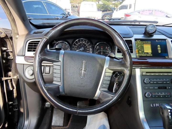 Lincoln MKS 3.7L V6 9