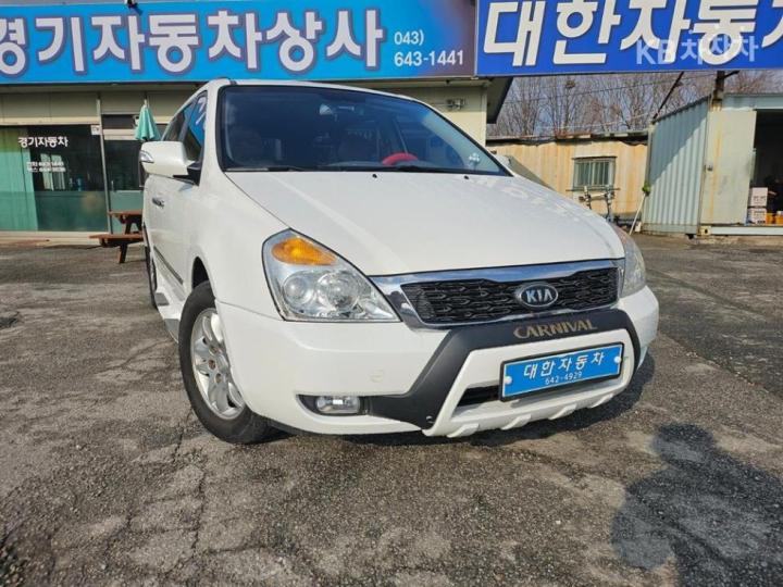 Kia Carnival R Grand GLX Premium 2