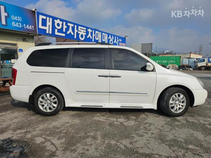 Kia Carnival R Grand GLX Premium 4