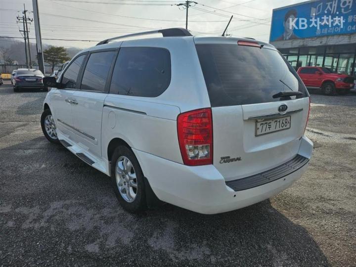 Kia Carnival R Grand GLX Premium 6