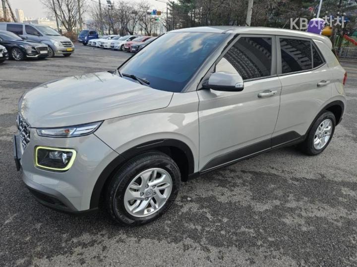 Hyundai Venue Gasoline 1.6 Modern 3