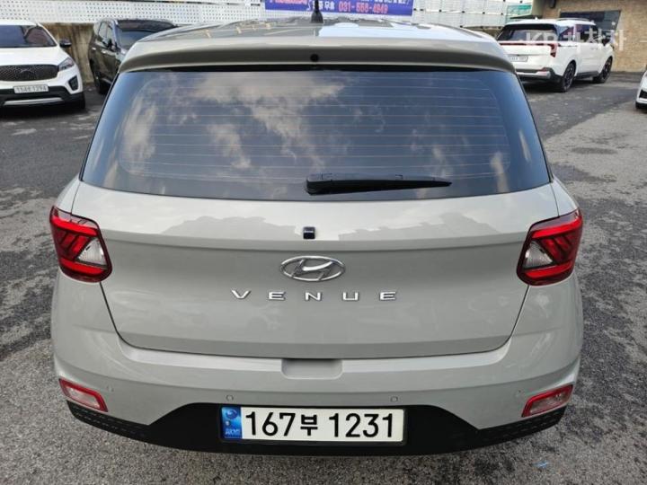 Hyundai Venue Gasoline 1.6 Modern 5