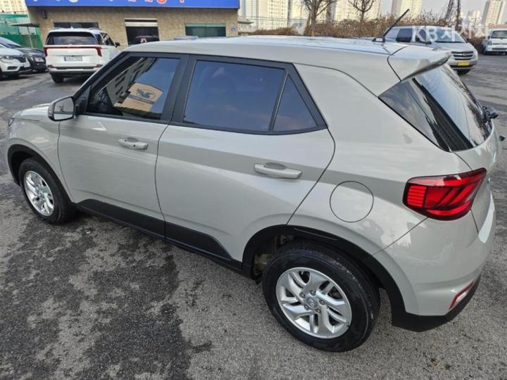 Hyundai Venue Gasoline 1.6 Modern 7