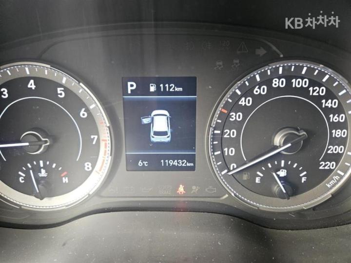 Hyundai Venue Gasoline 1.6 Modern 9