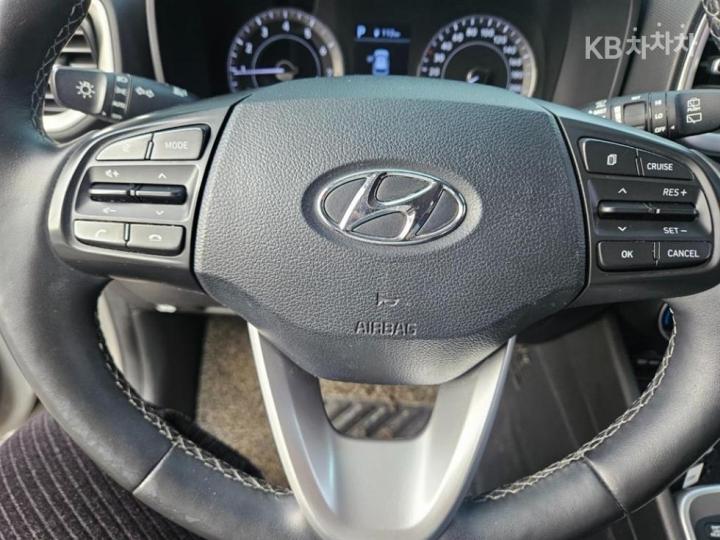 Hyundai Venue Gasoline 1.6 Modern 10