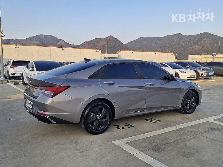 Hyundai Avante Hybrid CN7 Modern 6