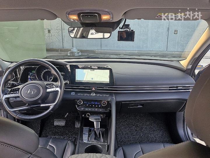 Hyundai Avante Hybrid CN7 Modern 8