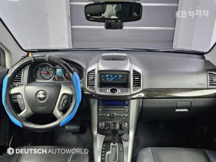 Chevrolet Captiva 4WD LTZ 8