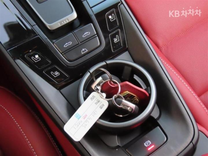 Porsche Carrera 911 992 4 GTS Cabriolet 8