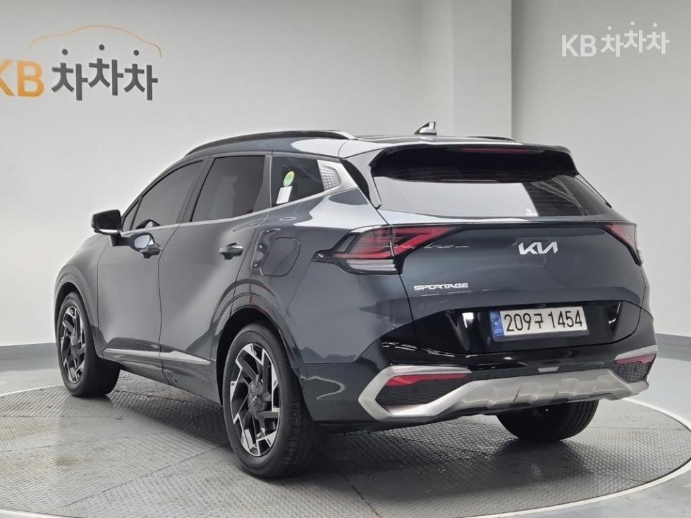 2022 - kia sportage